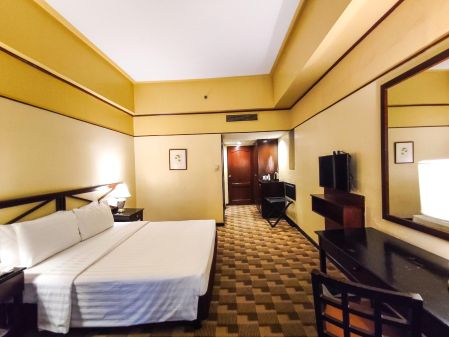 For Rent Corner Unit at Berjaya Hotel