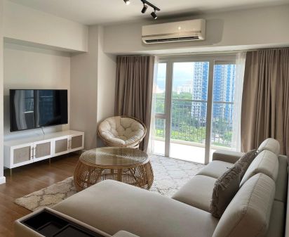 Semi-furnished Corner 3BR Unit Condo For Rent in BGC at Two