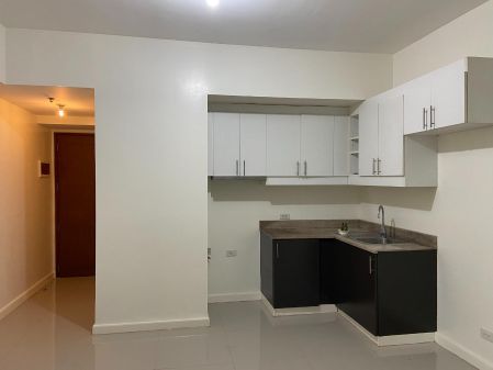 SPACIOUS Semi Furnished Studio for Rent in Legazpi Makati City