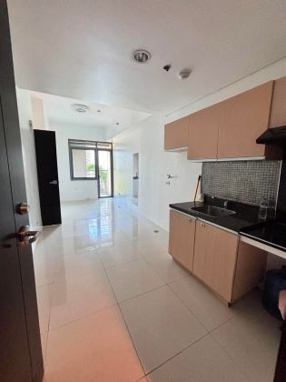 Bare Unfurnished 2 Bedrooms for Rent in Park West BGC
