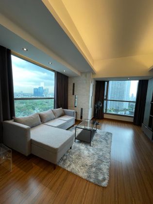 Shang Salcedo Place 1BR Corner Unit Fully Furnished Interiored Re