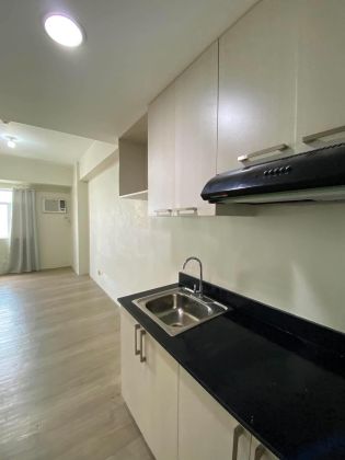 Semi Furnished Studio Unit in Vista Gl Taft 