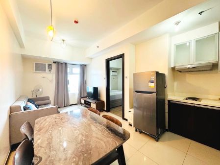 Fully Furnished 1 Bedroom Unit at The Trion Towers BGC For Rent