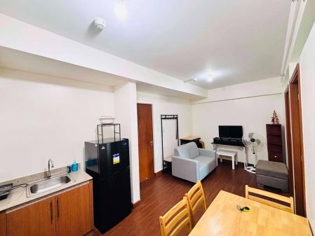 2 Bedroom with Balcony along Macapagal Boulevard Pasay 
