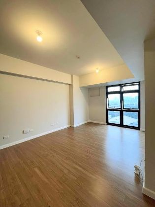 Studio Unit For Rent at The Travertine at Portico near Estancia