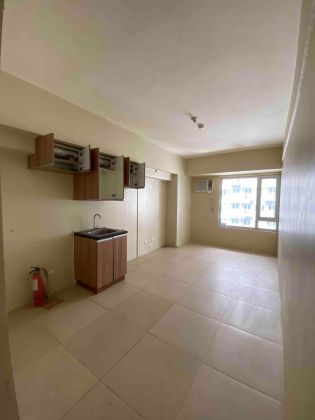 Inner Corner Studio Unit Unfurnished with Aircon and Waterheater