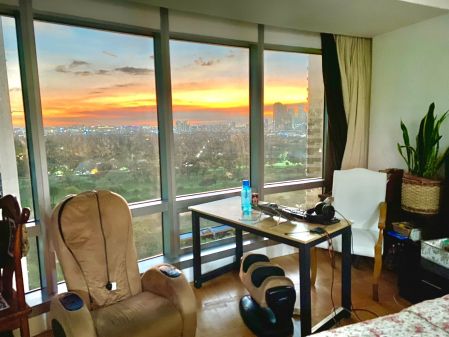 3BR with 2 Parking Slots at One McKinley Place