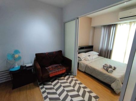 Nicely Furnished 1 Bedroom Uni in Acqua Residences across Rockwel