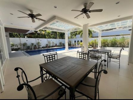 5 Bedrooms House for Rent