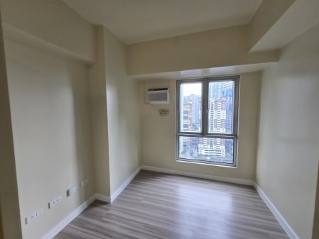 Semi Furnished Studio Unit at Avida Towers Verge for Rent