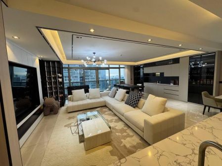 Luxury 3 Bedroom 244sqm Residence for Rent East Gallery Place