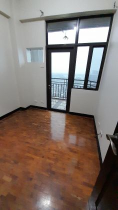 2BR Penthouse with BGC View Parking Cypress Towers Taguig