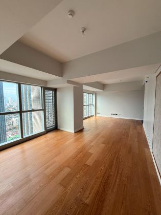 Semi Furnished 3 Bedroom Unit in The Seasons Residences  177 Sqm 
