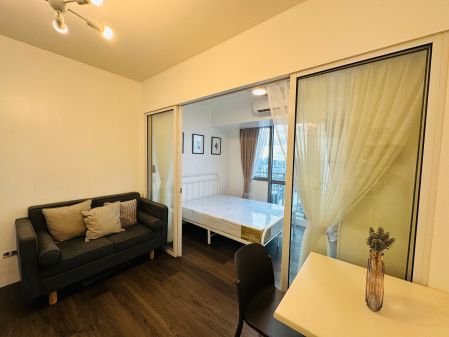 Fully Furnished 1 Bedroom Unit at Acqua Private Residences