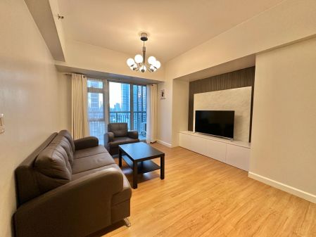 Renovated 2BR Corner Unit with Balcony Park Triangle Residences