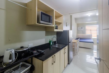Fully Furnished Studio Beside DLSU Manila for Rent