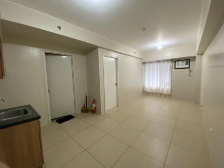 Unfurnished 1 Bedroom Unit at Avida Towers Centera for Rent