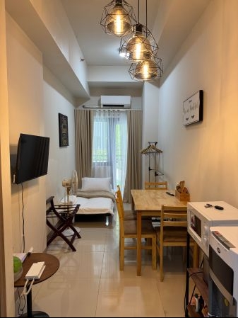 Modern and Fully Furnished 1BR Condo in Moa Complex