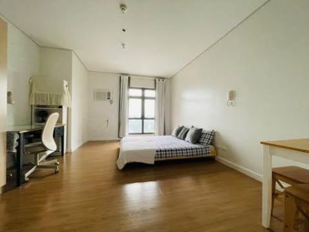 Studio Furnished for Rent at High Park Vertis