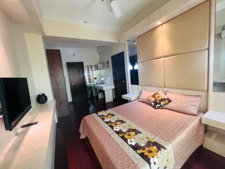 Spacious 1BR with Balcony for Rent in Padgett Place Cebu