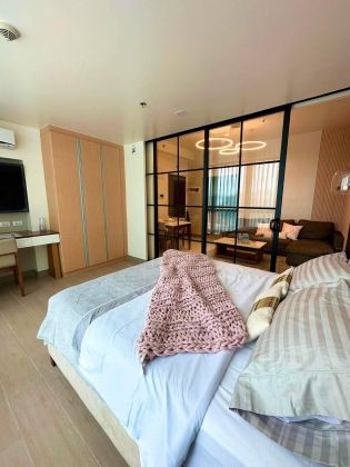 Fully Furnished 1 Bedroom Unit at One Uptown Residence