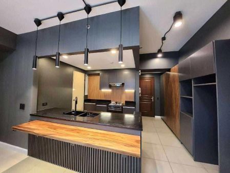 Newly Renovated Modern 2 Bedroom at Two Serendra Aston