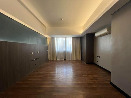 Semi Furnished Studio Unit for Rent in BGC at F1 Residences