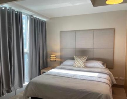 Fully Furnished 1 Bedroom Unit at Uptown Parksuites for Rent