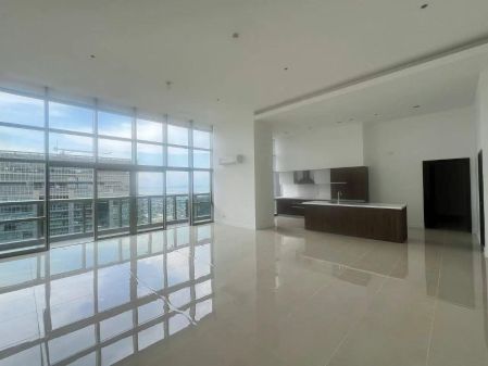 For Lease 3BR Penthouse in East Gallery Place High Street South