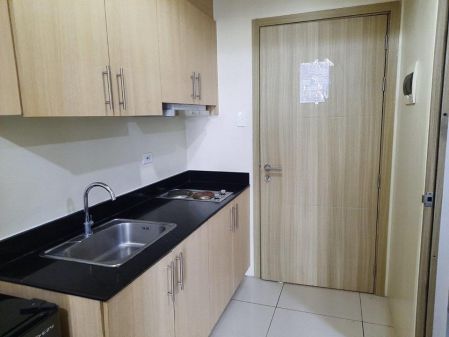 1BR Fully Furnished with Balcony at Breeze Residences Pasay
