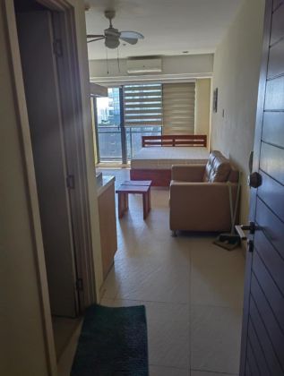 Studio Unit with Balcony for Rent at Knightsbridge Residences
