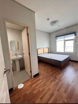 Semi Furnished 1BR Unit in Two Serendra Bgc Taguig