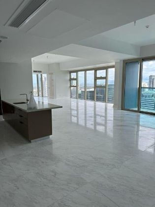 Newly Turnover 3BR with Den South Tower Grand Hyatt