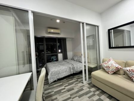 Fully Furnished 1 Bedroom Unit at Acqua Private Residences