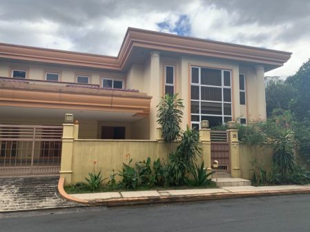 5BR House for Rent in San Lorenzo Village Makati