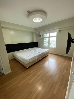1 Bedroom Semi Furnished Unit in Two Serendra BGC