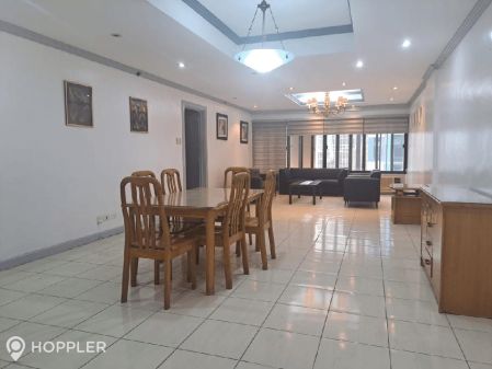 2BR Condo for Rent in Manhattan Square Salcedo Village Makati