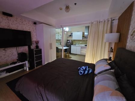 1 Bedroom Unit 14th Floor City view Azure Resort and Residences