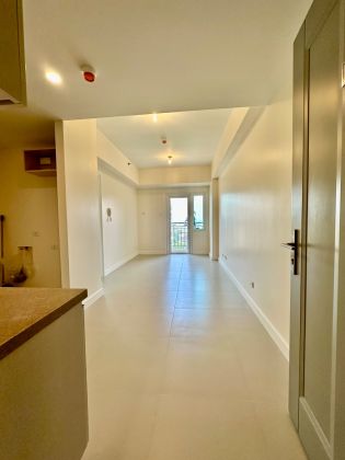 Larsen Tower by Rockwell Primaries Muntinlupa for Rent
