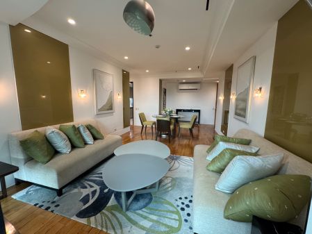 Renovated Elegant 2 Bedroom for Lease at One Mckinley Place BGC