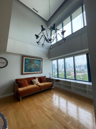 2BR Loft at One Rockwell West