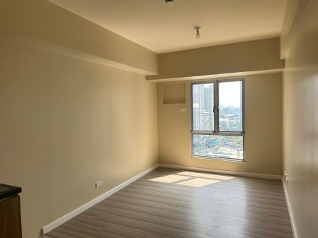 Unfurnished Studio Unit at Avida Towers Makati Southpoint