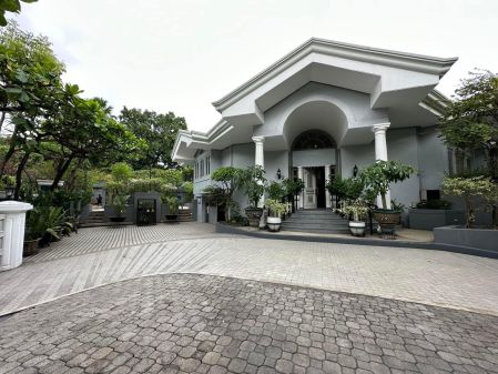 5BR House with Pool for Rent in Forbes Park Makati 