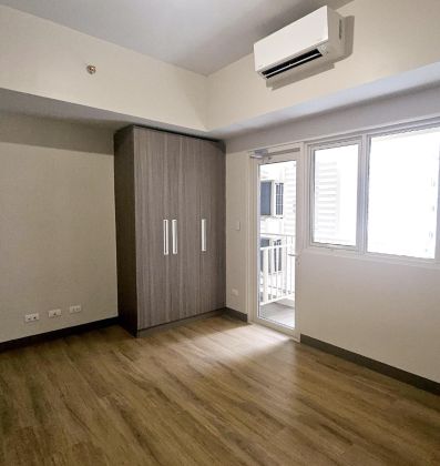 Unfurnished 1 Bedroom Unit at Park McKinley West for Rent