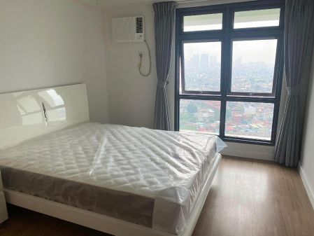Semi Furnished Brand New 1 Bedroom Unit in Solstice Tower