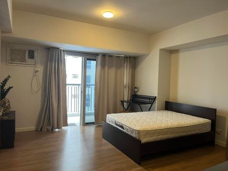 Studio with Balcony in One Maridien Taguig for Rent