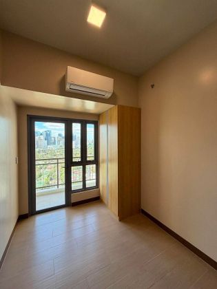 FOR RENT Semi Furnished Studio Unit at 18th Avenue de Triomphe