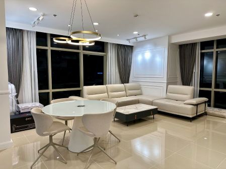 Fully Furnished Interior 2 Bedroom Unit in West Gallery Place