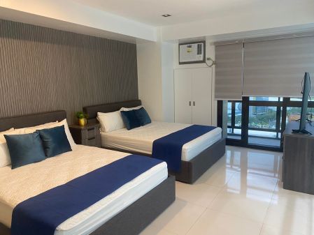 Grand Soho Makati Fully Furnished 2 Bedroom Loft for Lease