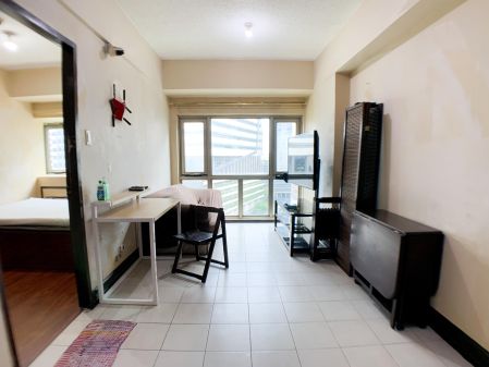Fully Furnished 1 Bedroom Unit at Forbeswood Parklane for Rent